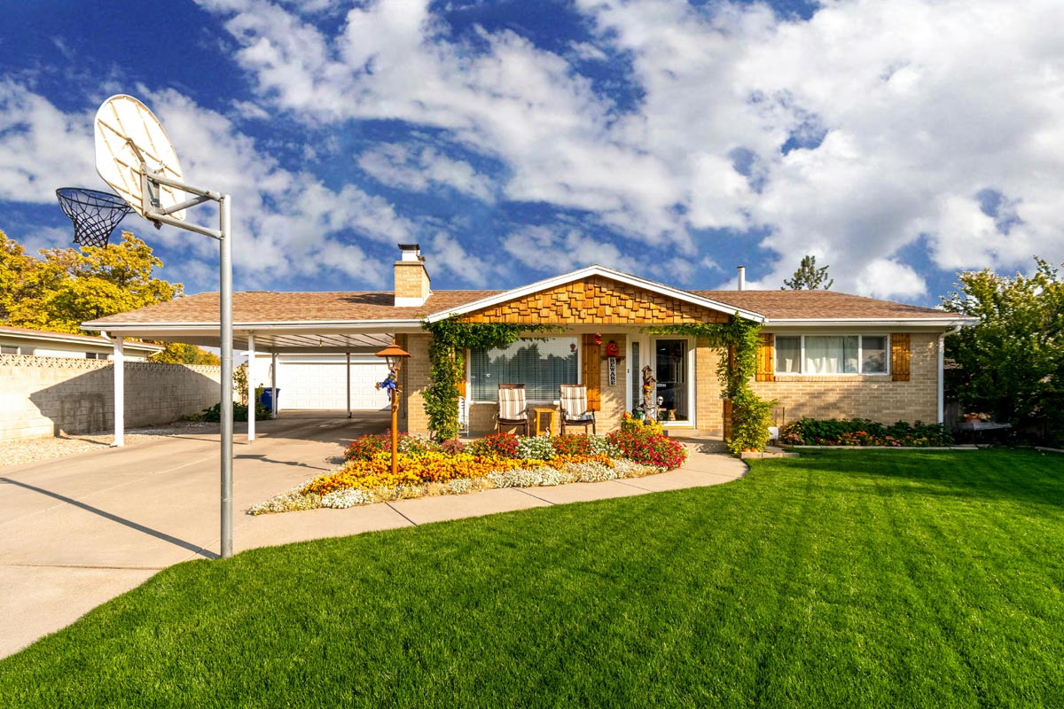 Photo of a ranch House from the street